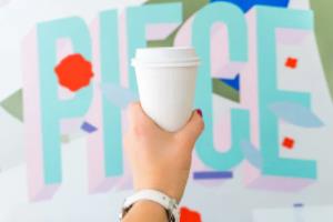 德甲联赛前的沉痛默哀，对疫情中逝去生命的致敬德甲联赛前将默哀